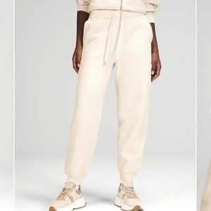 Lululemon Scuba Relaxed High-Rise Jogger, White Opal, size 6